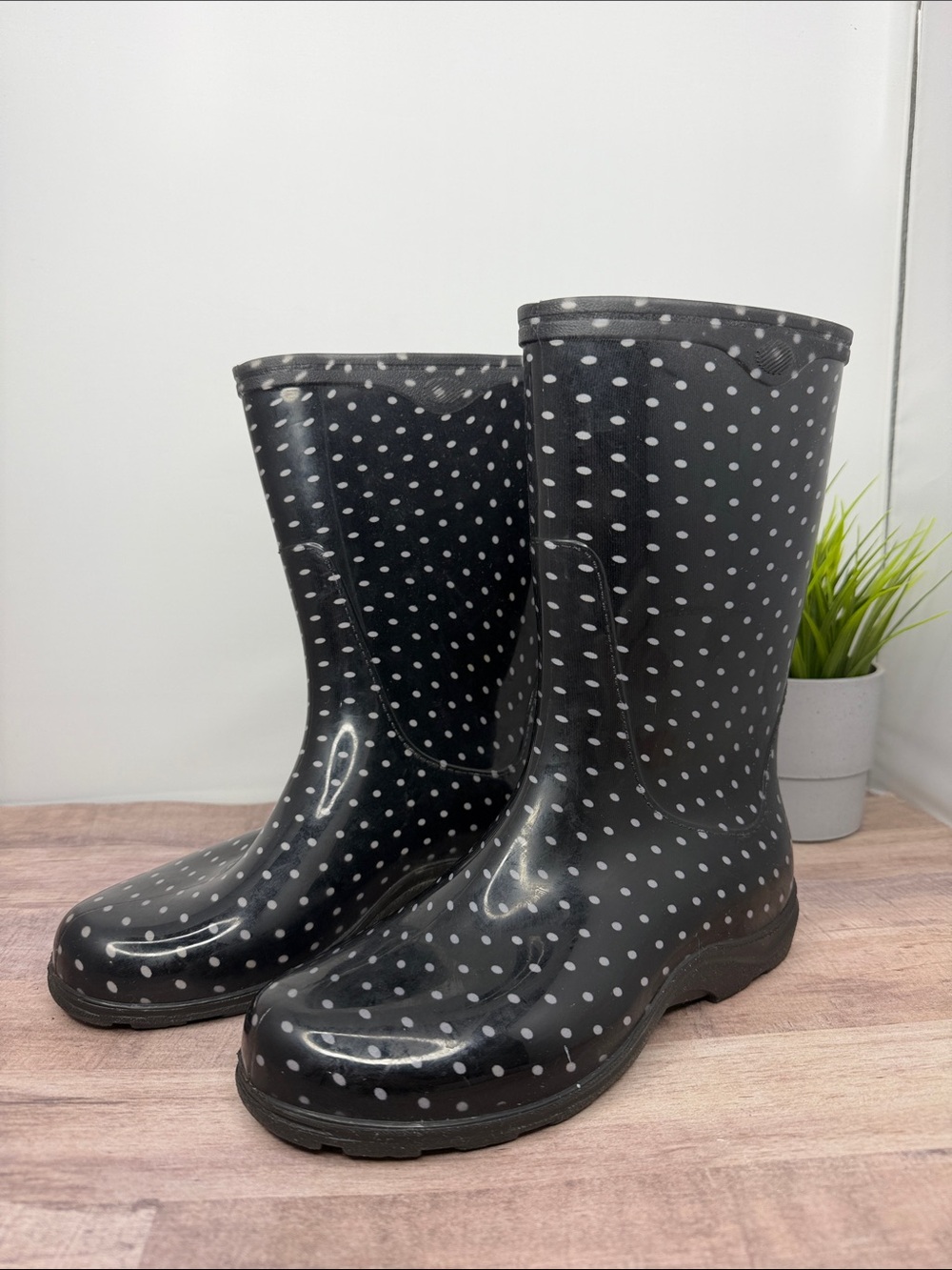 Sloggers Black and White Polka Dot Rain Boots - Size: 7